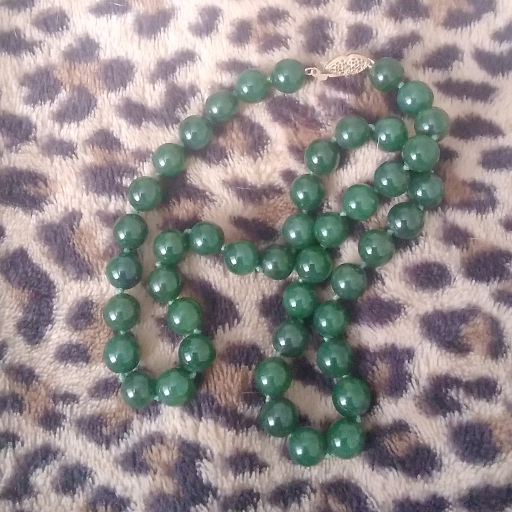 Vintage Necklace Green Jadeite Nephrite 1940s Knotted 14k Clasp - Picture 8 of 8
